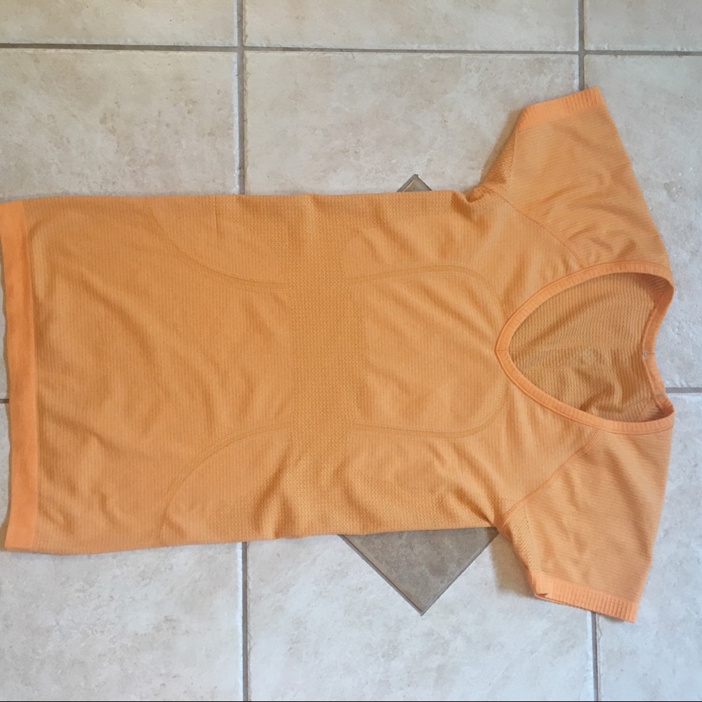 Swiftly short sleeve V neck